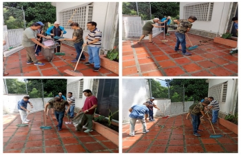 Los funcionarios de la embajada se reunieron a las 10.00 a. m. del 1 de octubre de 2023 para una hora de Shramdaan (donacion de mano de obra) para Swachhata (limpieza) en las instalaciones de la embajada.